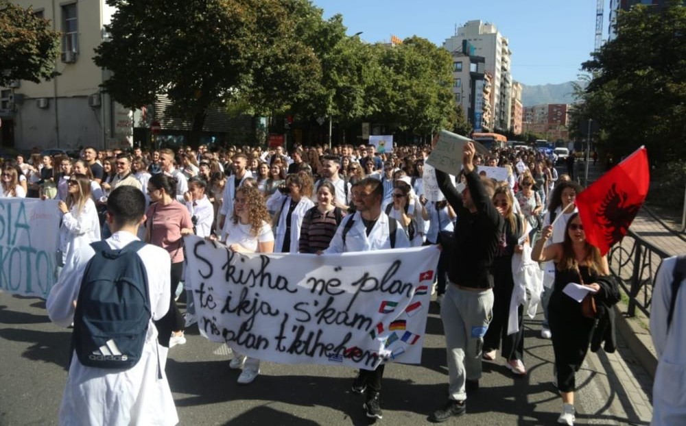 Gjykata Kushtetuese pezullon ligjin per studentet e Mjekesise